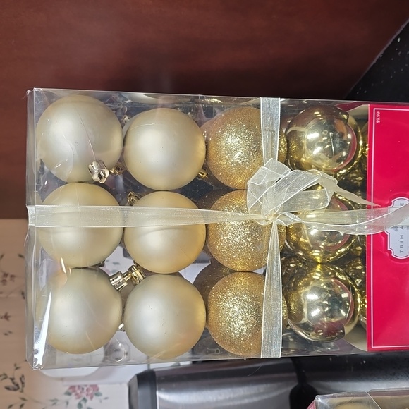 Vintage. 2 Packages of Gold Shatterproof Ornaments 30 Count Each - Picture 4 of 5